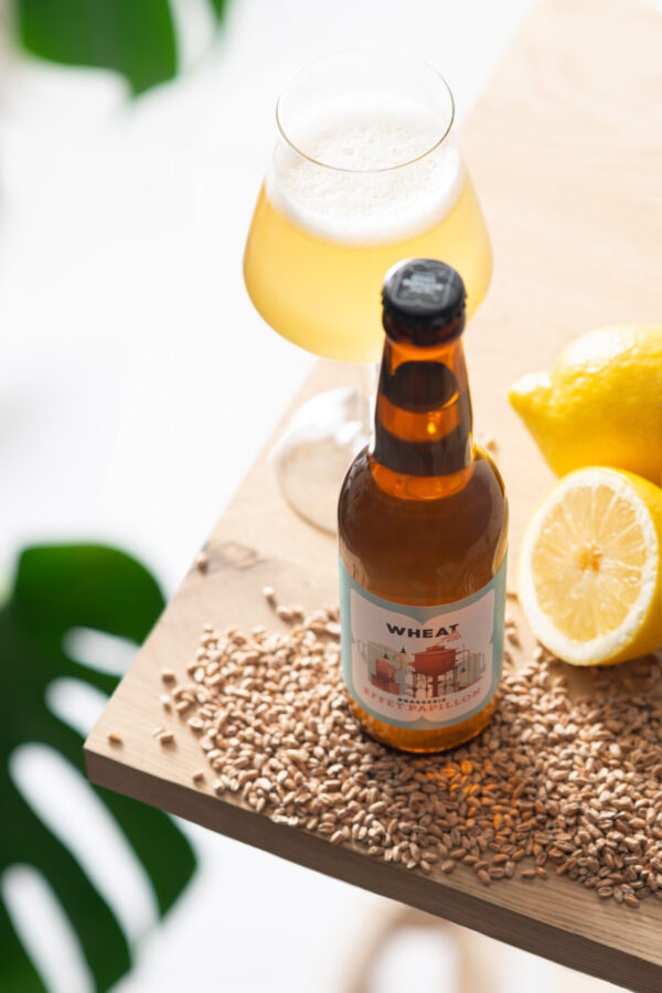 biere ipa sur table avec citrons brasserie effet papillon