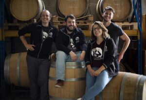 l'équipe au complet de la brasserie Elixkir