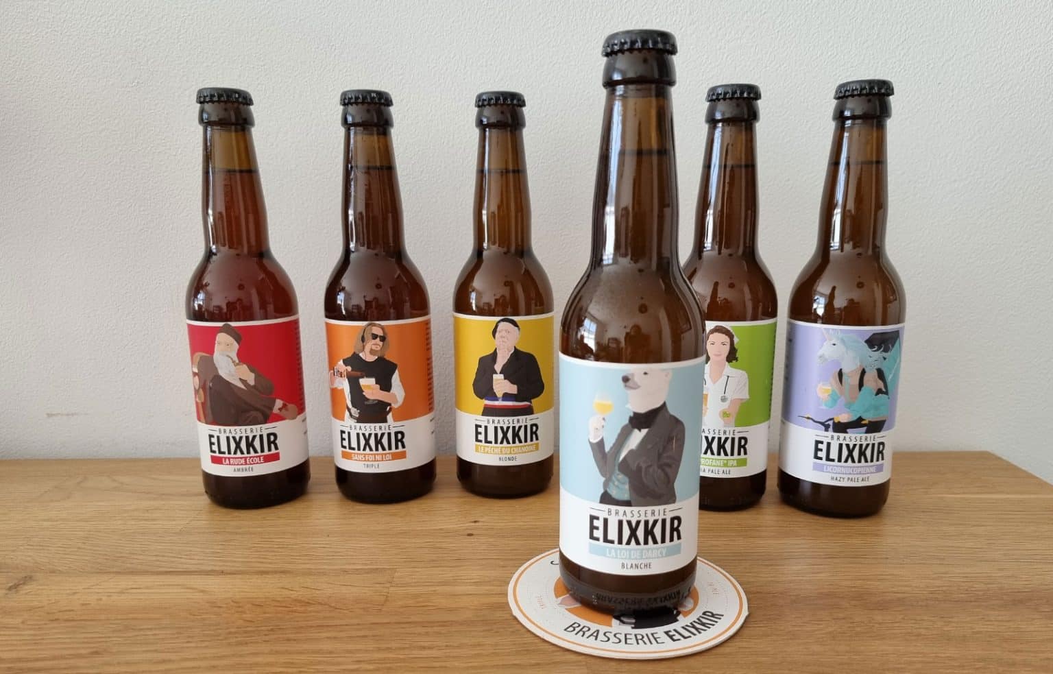 la bière loi de Darcy posée sur une table. Un des bières de la box de la brasserie Elixkir